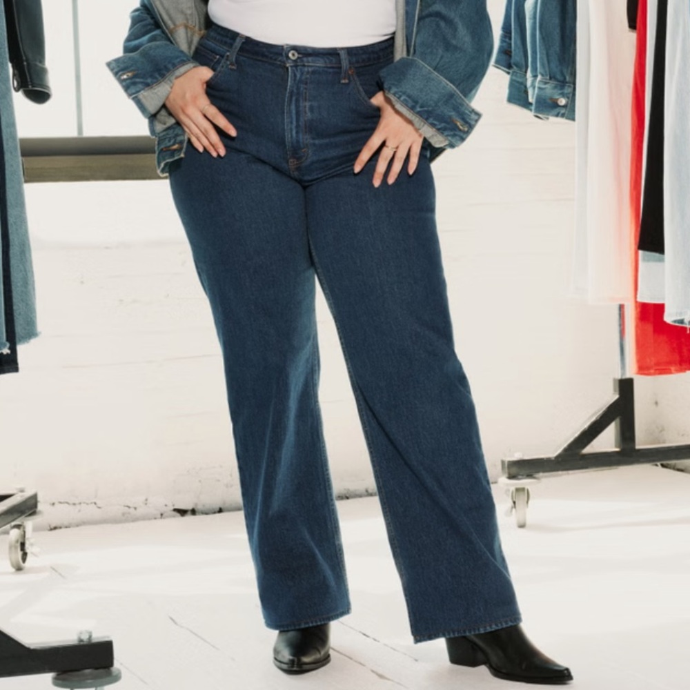 Abercrombie & Fitch Curve Love High Rise 90s Relaxed Jean